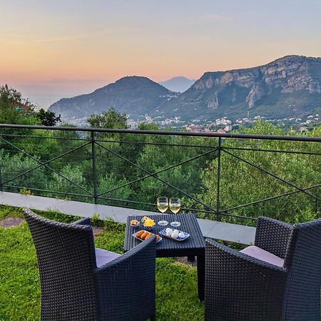 Villa Fanella, Independent House Between Sorrento & Amalfi Piano di Sorrento Luaran gambar